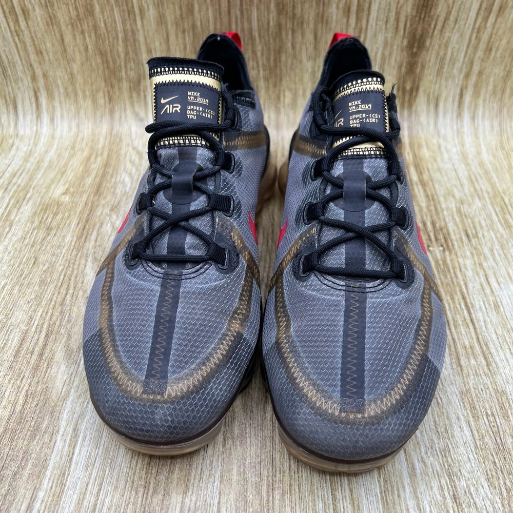 Nike Air Vapormax 2019 Women's Size 9 Black Metallic Gold Shoes CU4872-001 - Picture 2 of 10